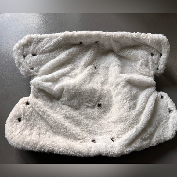 Baby Jogger stroller Hand Muff snaps onto handle to keep adult hands warm & dry. - Picture 3 of 4